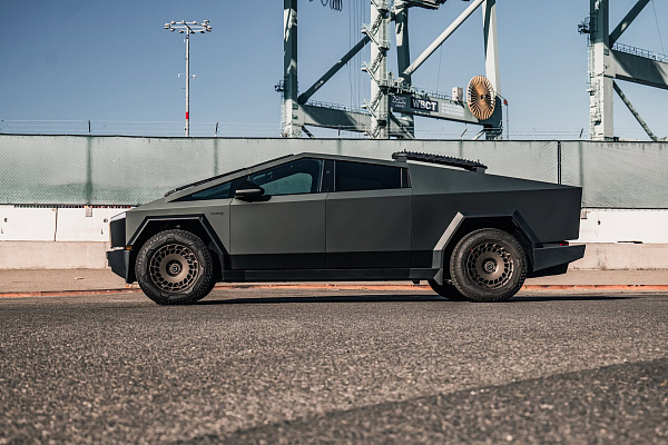 Фото дисков Brixton Forged TR09 AERO1 Другой цвет на Tesla Cybertruck