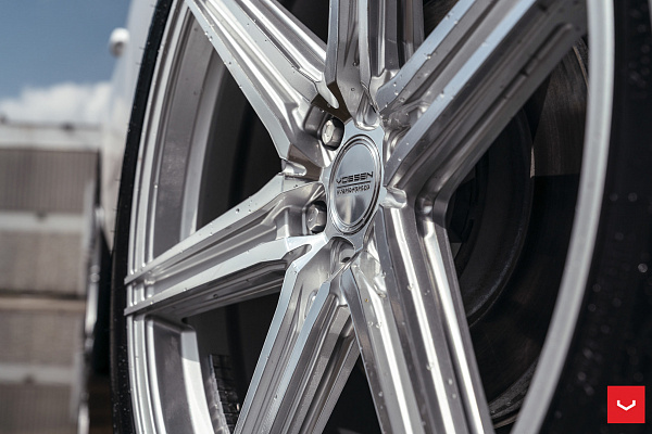 Фото дисков Vossen HF6-2 Серебро на Cadillac Escalade V