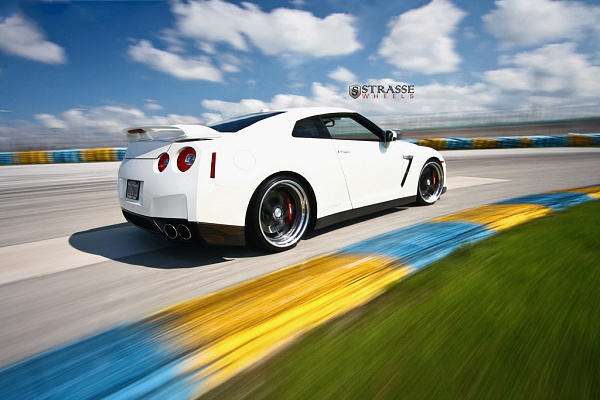 Фото дисков Strasse Wheels S5 Performance Другой цвет на Nissan GT-R