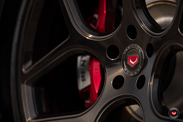 Фото дисков Vossen CG-205 Черный глянец на Bentley Continental GT II