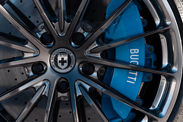 Фото дисков HRE P103 Глянцевый темный лак на Bugatti Chiron