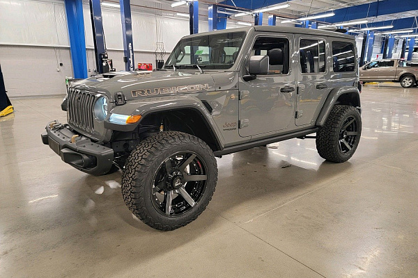 Фото дисков 4PLAY 4P60 Глянцевый темный лак на Jeep Wrangler IV (JL)
