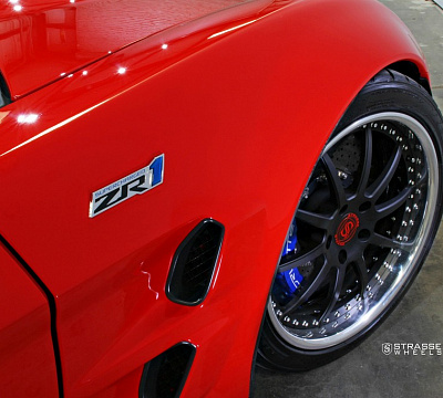 Фото дисков Strasse Wheels R10 Signature на Chevrolet Corvette C6