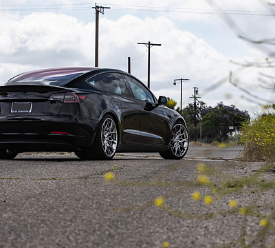 Фото дисков HRE FF10 на Tesla Model 3