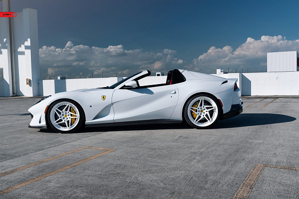 Фото дисков Anrky S3-X3 Белый глянец на Ferrari 812