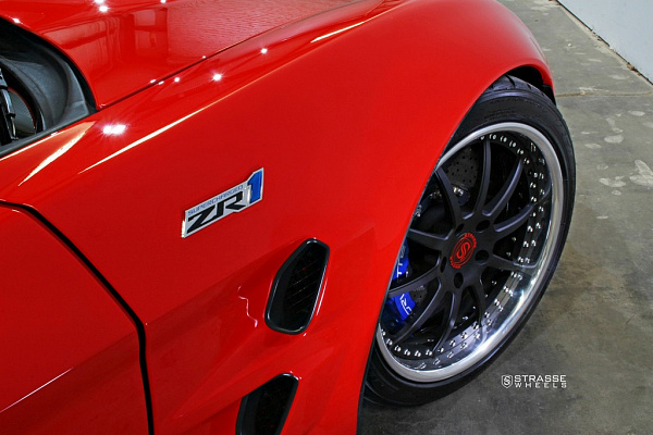 Фото дисков Strasse Wheels R10 Signature Черный сатин на Chevrolet Corvette C6