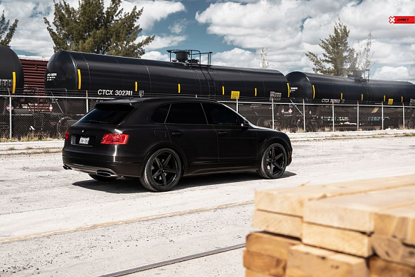 Фото дисков Anrky AN35 Черный сатин на Bentley Bentayga