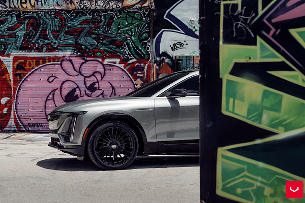 Фото дисков Vossen HF-8 Черный глянец на Cadillac Lyriq