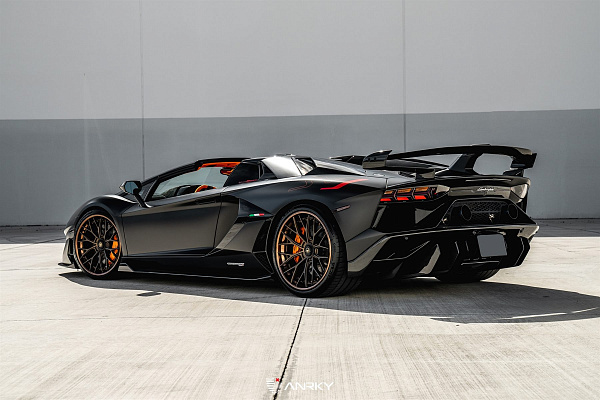 Фото дисков Anrky AN30 Глянцевая бронза на Lamborghini Aventador