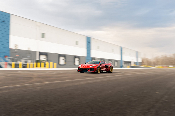 Фото дисков Brixton Forged PF11 R / RS Сатиновое золото на Chevrolet Corvette C8