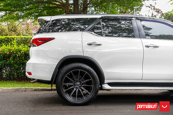 Фото дисков Vossen HF6-1 Алмазная проточка на Toyota Fortuner II
