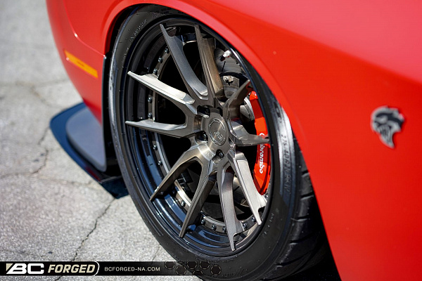 Фото дисков BC Forged HCA162 Глянцевый темный лак на Dodge Challenger III