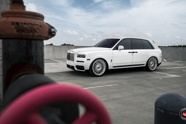 Фото дисков Vossen S17-14 (3-Piece) Глянцевый лак на Rolls-Royce Cullinan