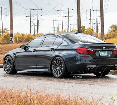 Фото дисков Strasse Wheels R10 Deep Concave Monoblock на BMW 5/M5 (F10)