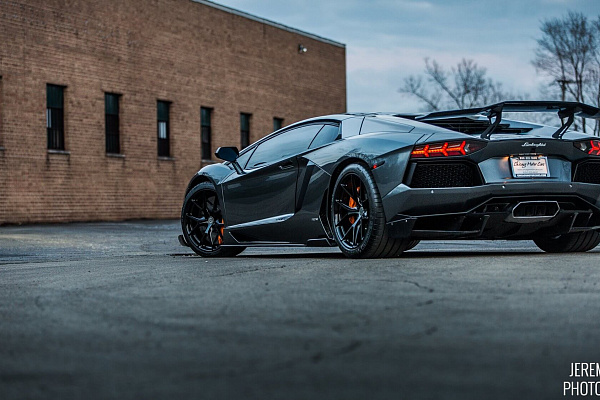 Фото дисков HRE P101 Черный глянец на Lamborghini Aventador