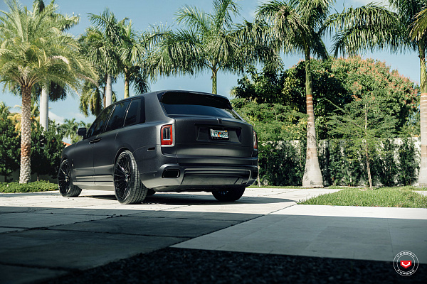 Фото дисков Vossen S17-15T Черный глянец на Rolls-Royce Cullinan