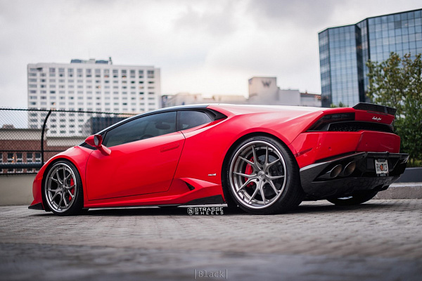 Фото дисков Strasse Wheels SM5R Deep Concave FS Сатиновый темный лак на Lamborghini Huracan