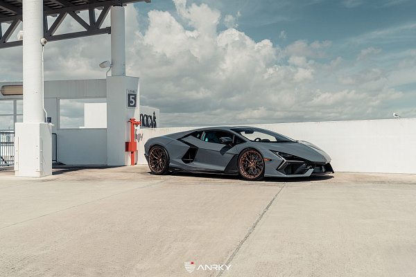 Фото дисков Anrky AN20 Глянцевая темная медь на Lamborghini Revuelto