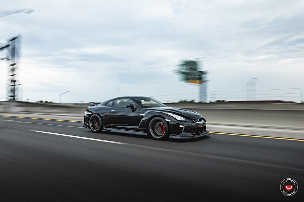 Фото дисков Vossen EVO-2R Глянцевый темный лак на Nissan GT-R