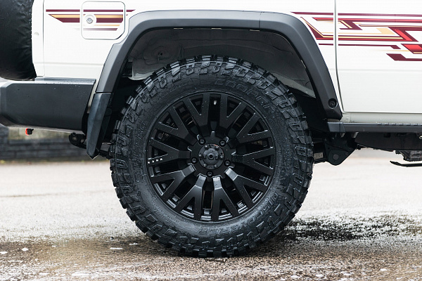 Фото дисков Kahn G22 DC Черный сатин на Toyota Land Cruiser 70
