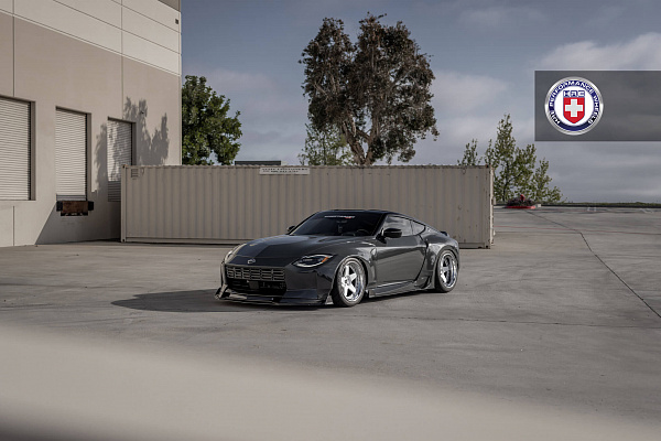 Фото дисков HRE C105 Белый глянец на Nissan Z