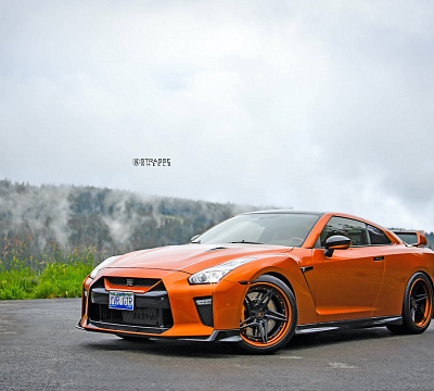 Фото дисков Strasse Wheels SV2T Deep Concave FS на Nissan GT-R