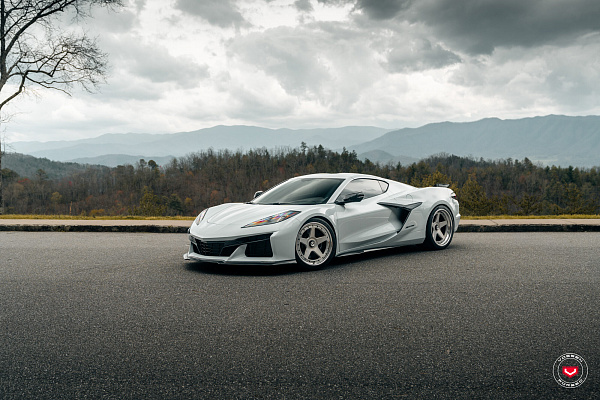 Фото дисков Vossen GEN-01 (3-Piece) Сатиновый лак на Chevrolet Corvette C8