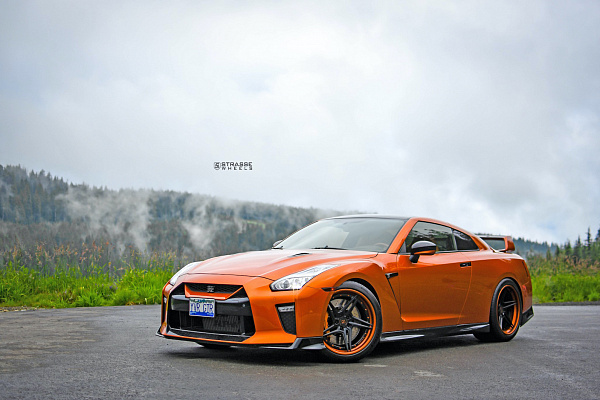 Фото дисков Strasse Wheels SV2T Deep Concave FS Черный глянец на Nissan GT-R