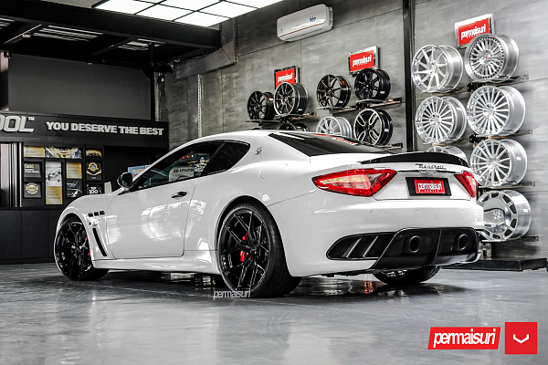 Фото дисков Vossen HF-5 Черный глянец на Maserati GranTurismo I