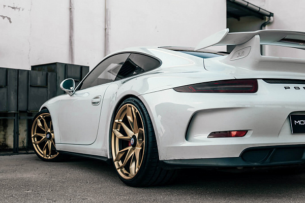 Фото дисков HRE P201 Сатиновое золото на Porsche 911 VII