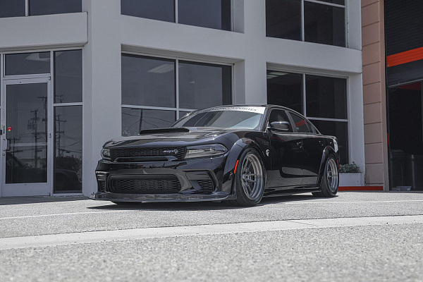 Фото дисков American Racing VF545 Глянцевый графит на Dodge Charger VII