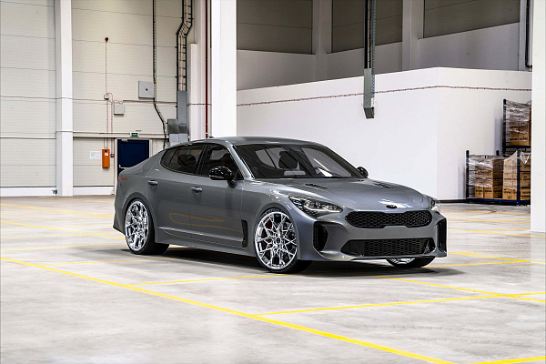 Фото дисков HRE FF10 Серебро на Kia Stinger