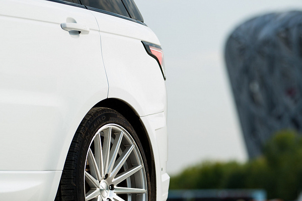 Фото дисков Vossen VFS-2 Серебро на Range Rover Sport II