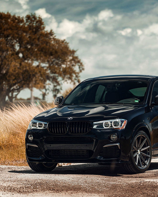 Фото дисков VFS-10 Глянцевый графит на BMW X4 (F26)
