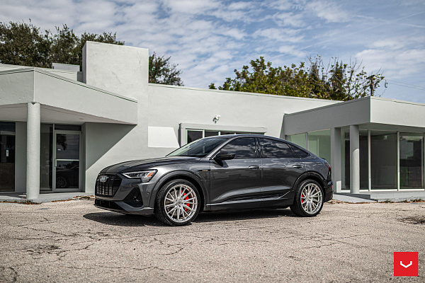Фото дисков Vossen HF-4T Серебро на Audi E-tron