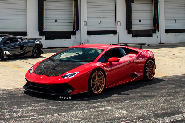 Фото дисков Strasse Wheels SV1T Deep Concave FS Сатиновое золото на Lamborghini Huracan