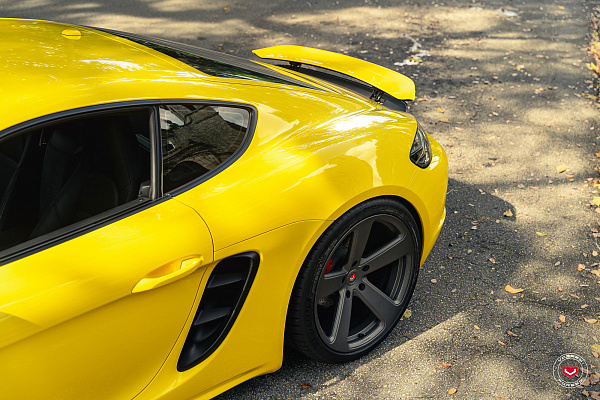 Фото дисков Vossen CG-210 Сатиновый графит на Porsche Cayman III
