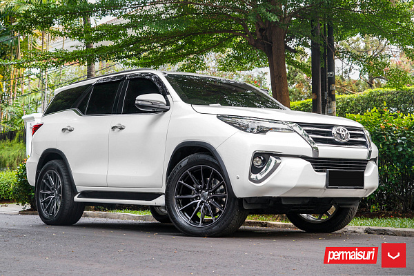 Фото дисков Vossen HF6-1 Алмазная проточка на Toyota Fortuner II