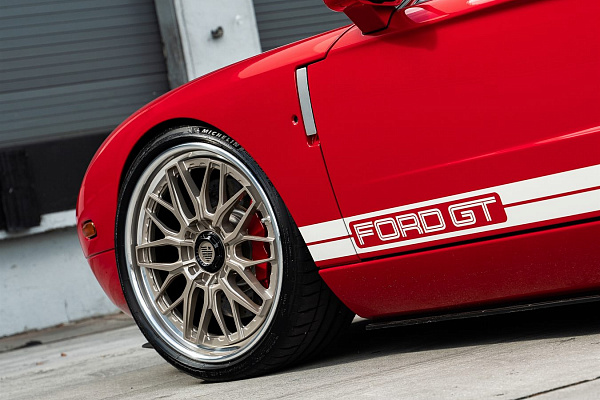 Фото дисков Anrky RS1 Глянцевая шампань на Ford GT I