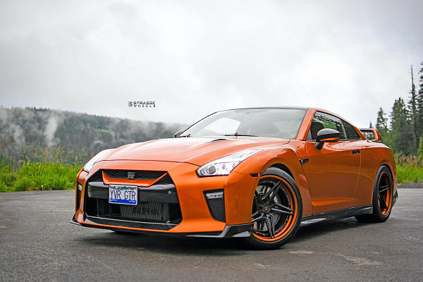 Фото дисков Strasse Wheels SV2T Deep Concave FS Черный глянец на Nissan GT-R