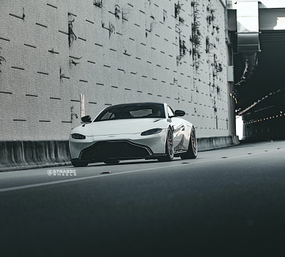 Фото дисков Strasse Wheels SV1T Deep Concave FS на Aston Martin Vantage 2