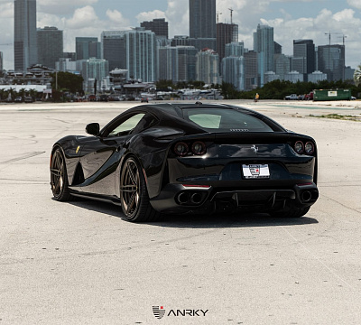 Фото дисков Anrky AN27 на Ferrari 812