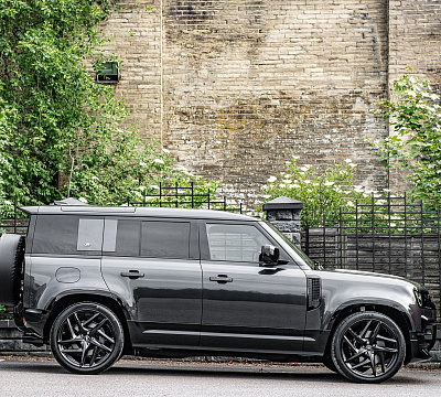 Фото дисков Kahn Type 52 RS на Land Rover Defender II