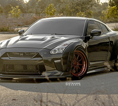 Фото дисков Strasse Wheels R10 Competition на Nissan GT-R