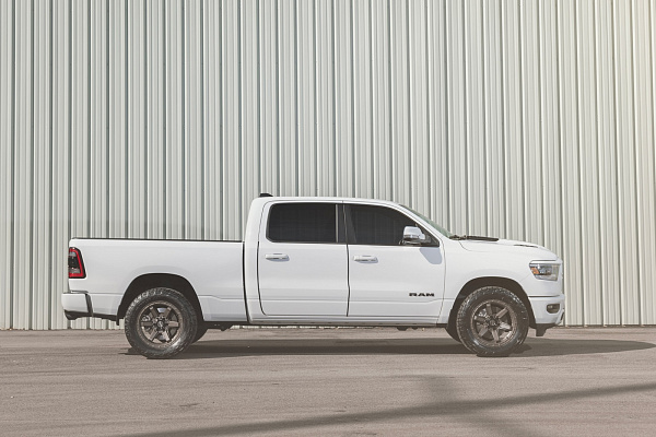 Фото дисков 4PLAY 4PS63 Сатиновая бронза на Ram 1500 V