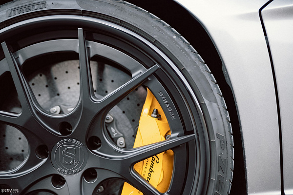 Фото дисков Strasse Wheels SM5R Deep Concave FS Черный матовый на Lamborghini Aventador