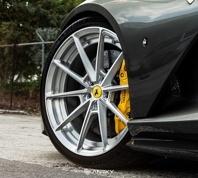 Фото дисков Anrky AN28 на Ferrari 812