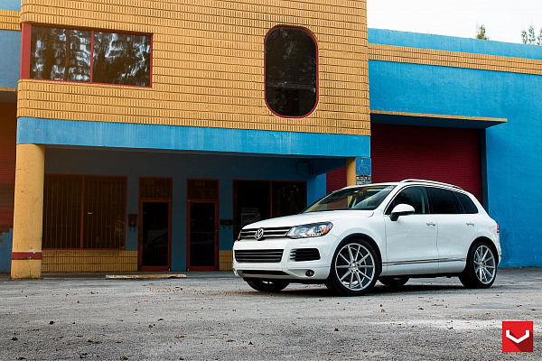 Фото дисков Vossen VFS-1 Серебро на Volkswagen Touareg II