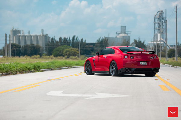 Фото дисков Vossen VFS-6 Глянцевый графит на Nissan GT-R
