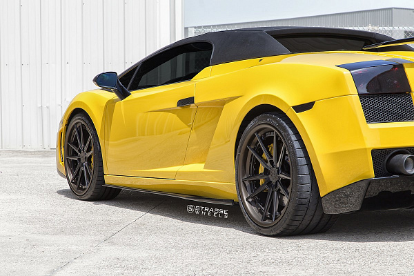Фото дисков Strasse Wheels SV1 Deep Concave FS Черный глянец на Lamborghini Gallardo